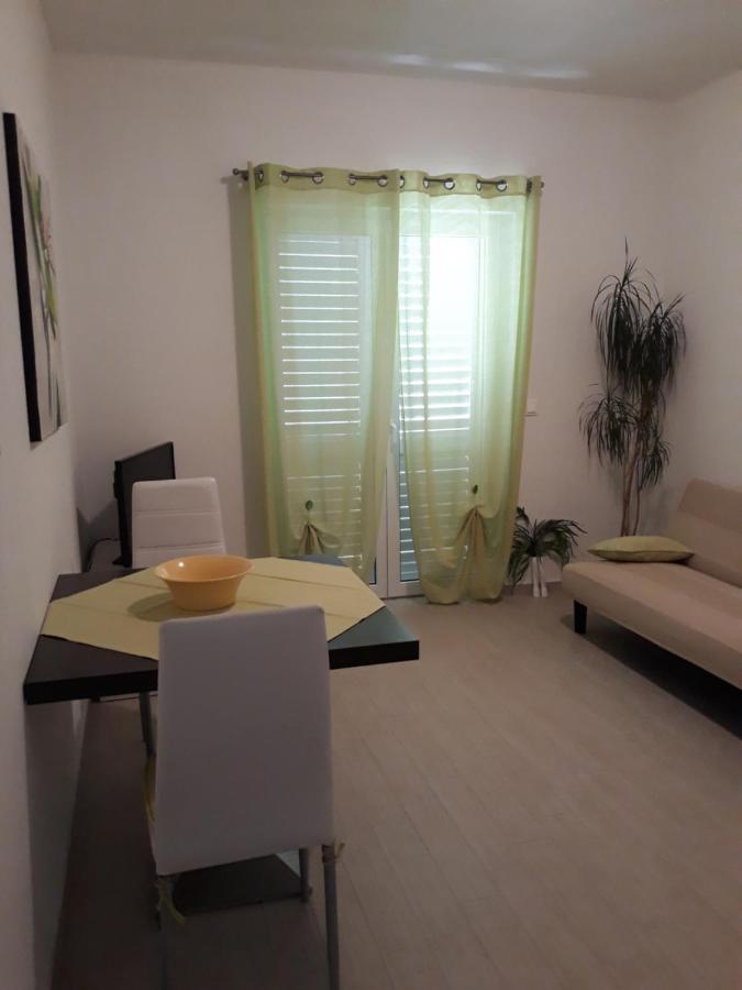 Apartment With Free And Private Parking Makarska Dış mekan fotoğraf